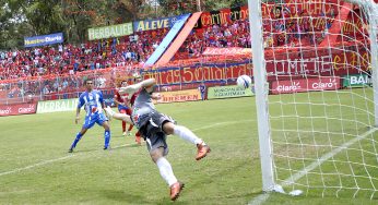 Sacachispas inicia con victoria