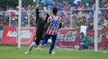 Heredia ve de reojo a sus rivales