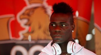 Balotelli: «Neymar, no deberías ni de pedir permiso para tirarlo»