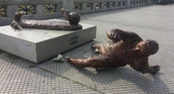 Estatua de Messi en Buenos Aires fue derribada
