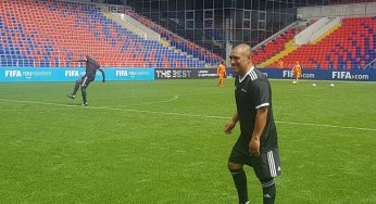 Juan Carlos Plata comparte con leyendas de la FIFA