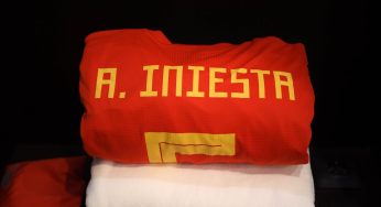 Andrés Iniesta guarda para siempre la camisola española