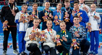 Pérez celebra con equipo multidisciplinario de gimnasia