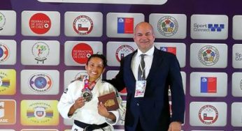 Solís festeja el subcampeonato en el Panamericano de Judo