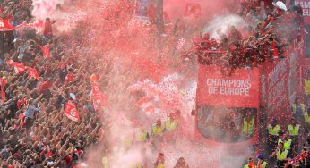 Liverpool se tiñe de rojo al festejar el campeonato de su equipo