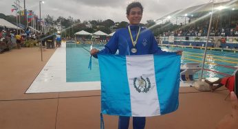 Roberto Bonilla impone nuevo récord en los 400 metros combinados de la Natación