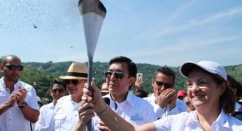 Guatemala entrega Antorcha Centroamericana a El Salvador