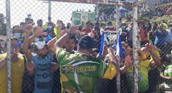 Aficionados del Deportivo Sololá insultan a la árbitra asistente Iris Vail