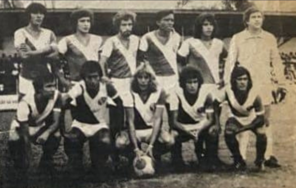 Mario el Pato Alfaro, Rudy Santisteban, Walter Claverie, Juan Suárez, Víctor Hugo Ramírez, Julio Rodolfo Nixon García. Abajo: Alfredo el Chucho Solórzano, Carlos Morales, Pedro Carlos Apt, Aníbal Orellana, Ludwin Mazariegos