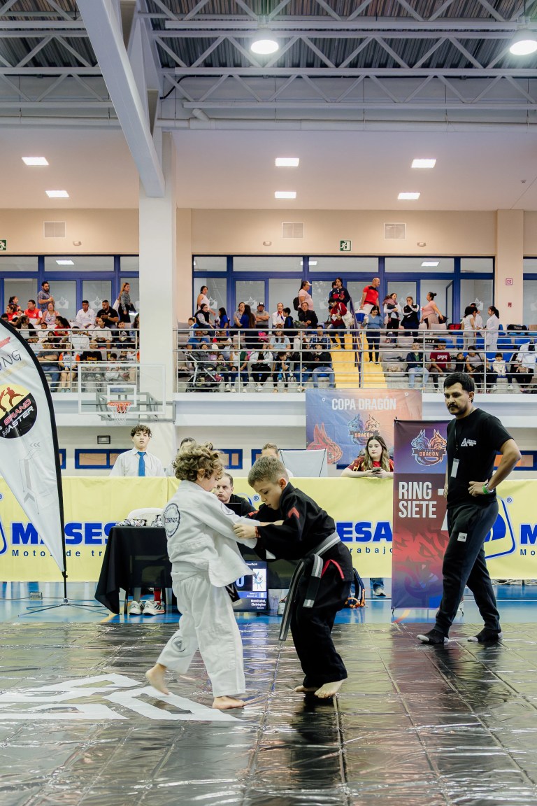 Créditos: More Guzman ( https://www.facebook.com/share/15wkk5Ssxx/?mibextid=wwXIfr ) - Evento: Submission Open Cosenza 2025