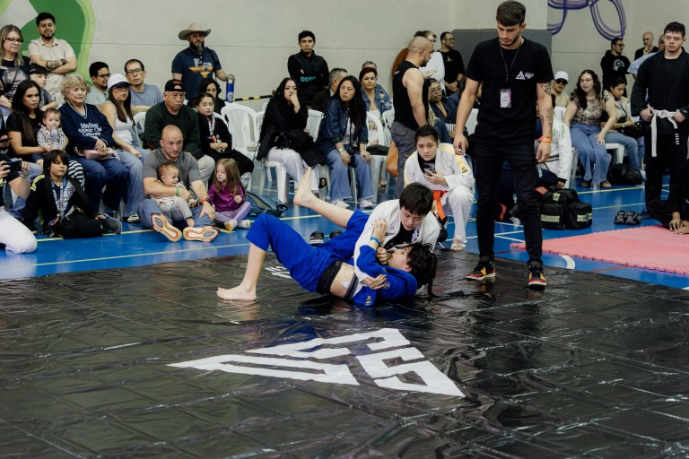 Créditos: More Guzman ( https://www.facebook.com/share/15wkk5Ssxx/?mibextid=wwXIfr ) - Evento: Submission Open Cosenza 2025