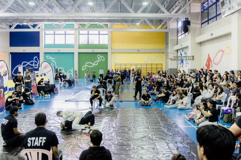 Créditos: More Guzman ( https://www.facebook.com/share/15wkk5Ssxx/?mibextid=wwXIfr ) - Evento: Submission Open Cosenza 2025