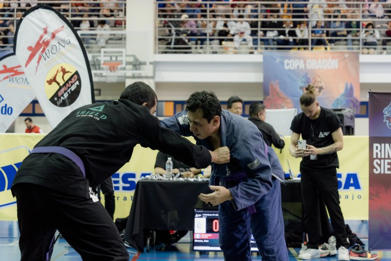 Créditos: More Guzman ( https://www.facebook.com/share/15wkk5Ssxx/?mibextid=wwXIfr ) - Evento: Submission Open Cosenza 2025