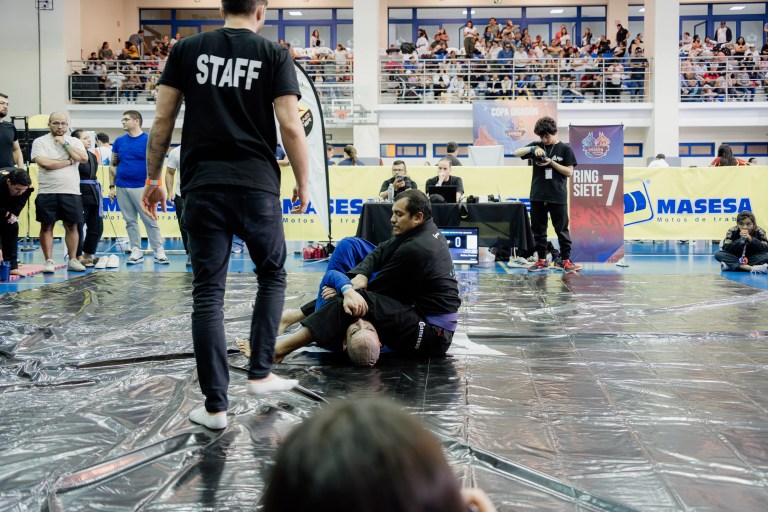 Créditos: More Guzman ( https://www.facebook.com/share/15wkk5Ssxx/?mibextid=wwXIfr ) - Evento: Submission Open Cosenza 2025