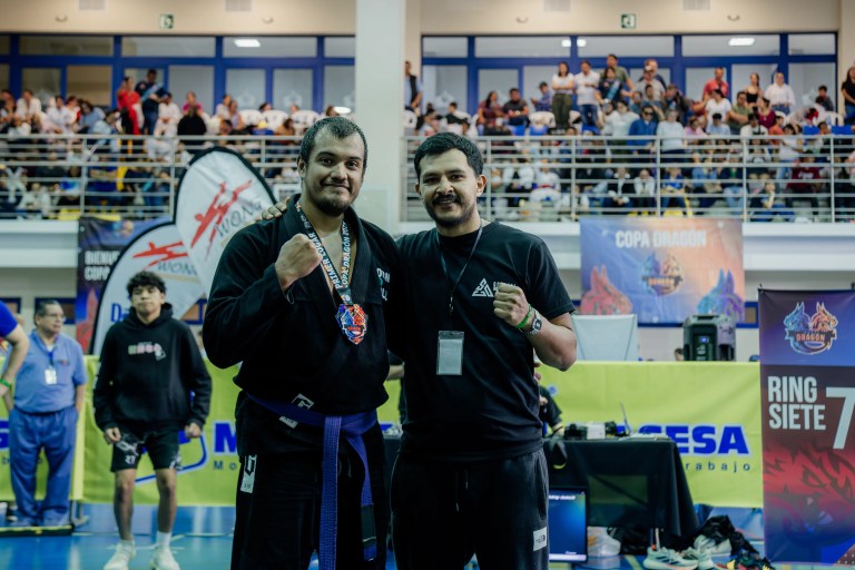 Créditos: More Guzman ( https://www.facebook.com/share/15wkk5Ssxx/?mibextid=wwXIfr ) - Evento: Submission Open Cosenza 2025