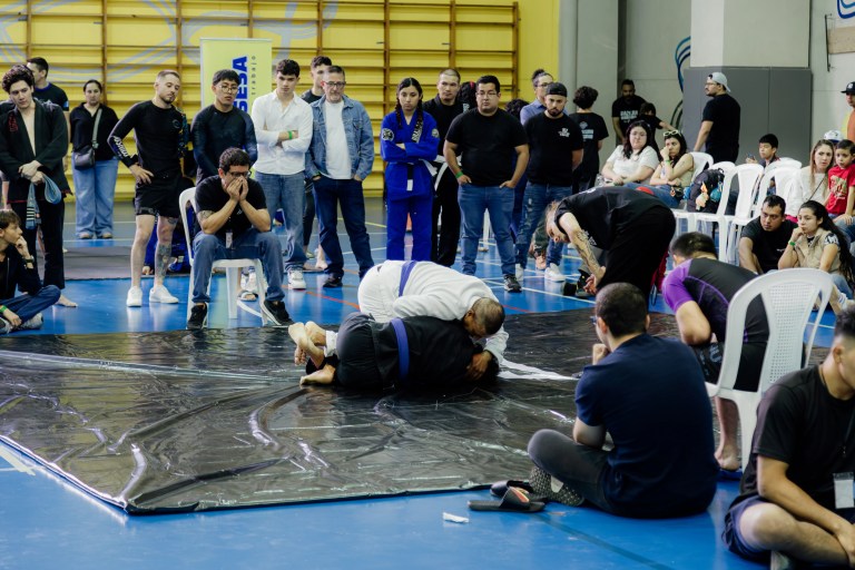 Créditos: More Guzman ( https://www.facebook.com/share/15wkk5Ssxx/?mibextid=wwXIfr ) - Evento: Submission Open Cosenza 2025