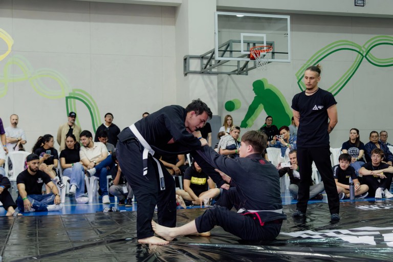 Créditos: More Guzman ( https://www.facebook.com/share/15wkk5Ssxx/?mibextid=wwXIfr ) - Evento: Submission Open Cosenza 2025